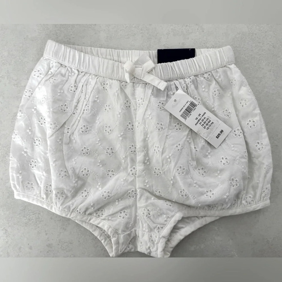 NWT Gap Baby/ Girls 18-24 months/ white laser cut flower cotton shorts/ Bloomers - Picture 2 of 4